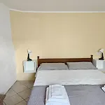 Family Castiglione شقة كاستيليونِ دينْتيلْفْ